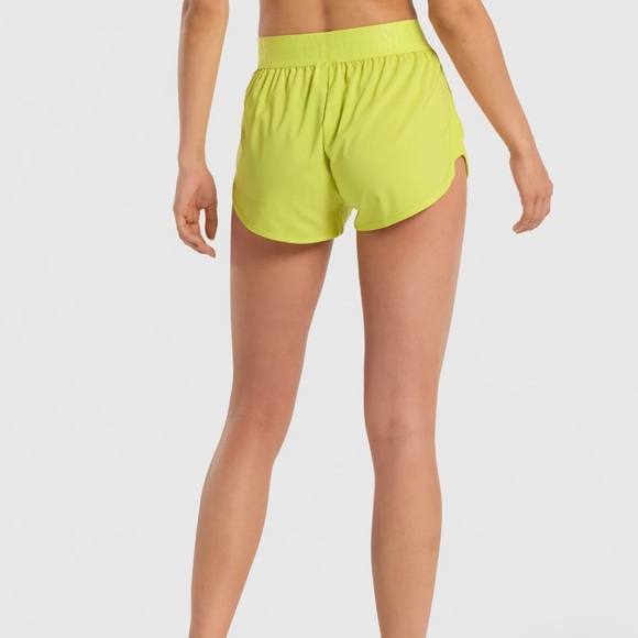 Gymshark Training Loose Fit Shorts - Picture 2 of 8